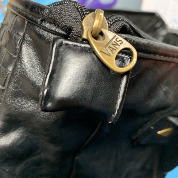 A19- -13- VANS LEATHER TOTE - Picture 4 of 6